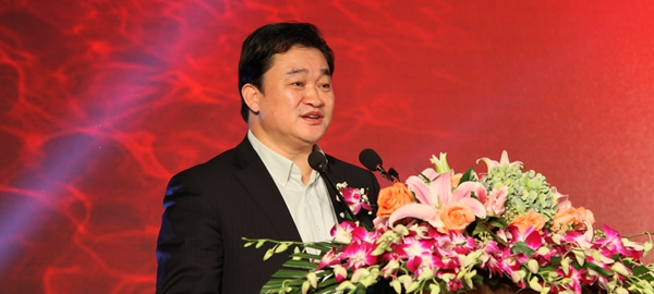 新華網(wǎng)董事長(zhǎng)、總裁田舒斌致開幕詞