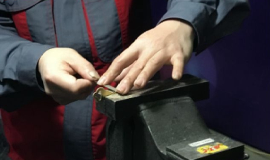 徒手配鑰匙、冰火焊鋼管……這些航天工匠們的超群技藝令人嘆服！