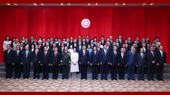 習(xí)近平會(huì)見香港特別行政區(qū)新任行政、立法、司法機(jī)構(gòu)負(fù)責(zé)人