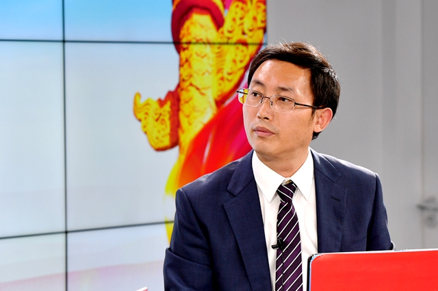 繼往是為了開來，那么開什么來？我們的未來是什么？我們現(xiàn)在站在什么歷史方位上？往哪里去走？