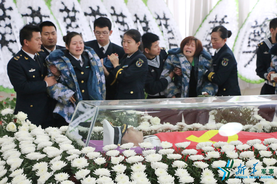 ↑資料圖片：張超烈士遺體告別儀式現(xiàn)場(chǎng)。