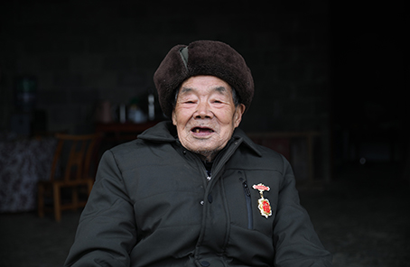 “死守陣地，決不能后退一寸”——記抗美援朝老兵黃忠茂