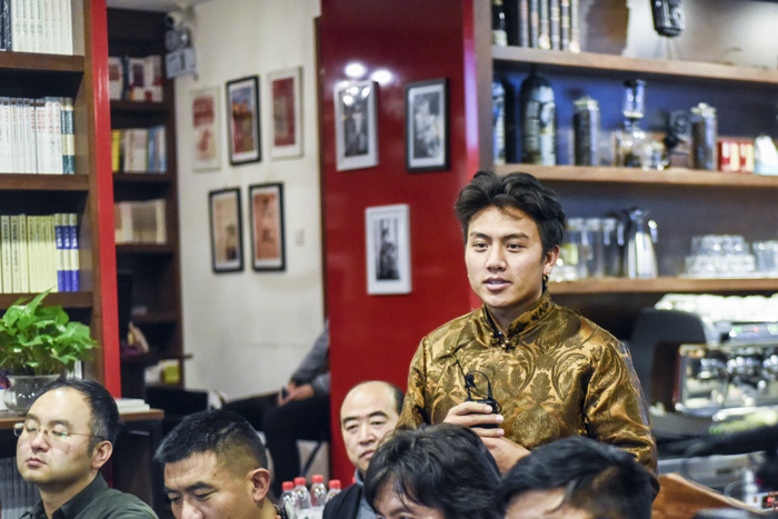 安久家族老八：我們的家族一直在做技藝的傳承，這是我們的使命，我們應(yīng)該承擔(dān)起來。希望能用我學(xué)到的知識，把我們家族的技藝推廣到更廣大的市場。