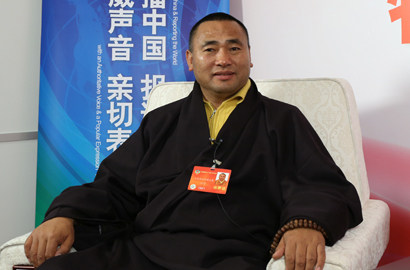 全國政協(xié)委員東寶仲巴·呼圖克圖做客新華網、中國政府網兩會訪談