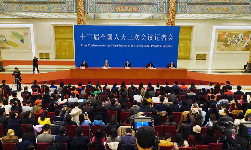 3月15日，國務(wù)院總理李克強在北京人民大會堂與中外記者見面，并回答記者提問。新華社記者 李賀 攝