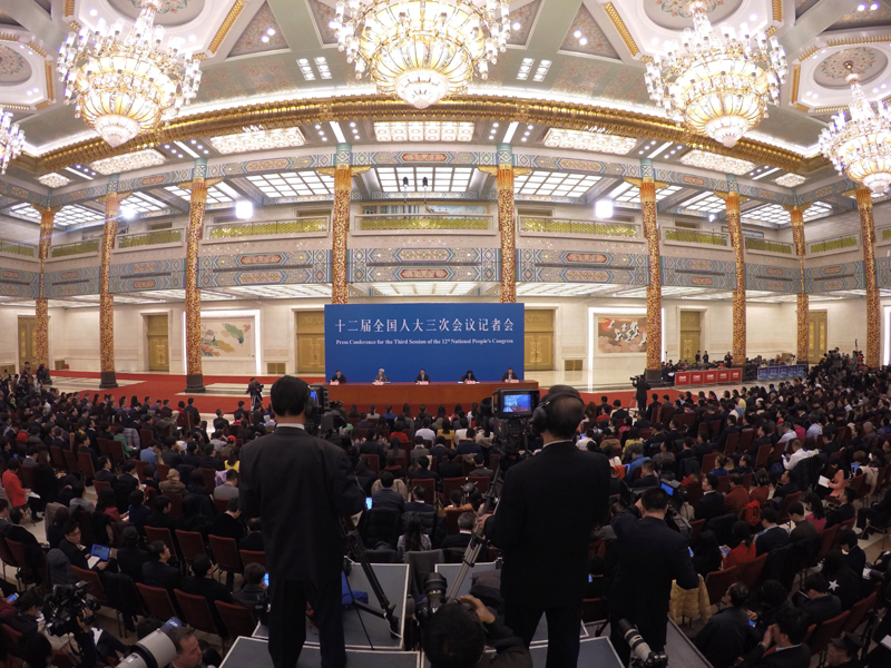 3月15日，國務(wù)院總理李克強在北京人民大會堂與中外記者見面，并回答記者提問。 新華社記者陳曄華攝