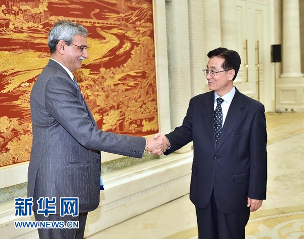 5月9日，中共中央書記處書記、中央紀(jì)委副書記趙洪祝在北京會(huì)見印度中央監(jiān)察委員會(huì)主席喬杜里。 新華社記者 李濤 攝