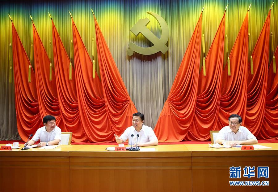 7月22日，中國(guó)科協(xié)和中央黨校聯(lián)合舉辦的科技領(lǐng)軍人才專題研修班在北京結(jié)業(yè)，中共中央政治局委員、國(guó)家副主席李源潮出席結(jié)業(yè)式并講話。新華社記者丁海濤攝