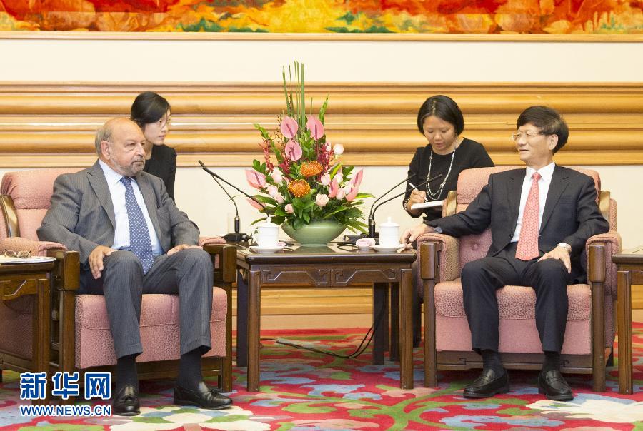 9月5日，中共中央政治局委員、中央政法委書(shū)記孟建柱在北京中南海會(huì)見(jiàn)國(guó)際法院院長(zhǎng)亞伯拉罕。 新華社記者 黃敬文 攝 