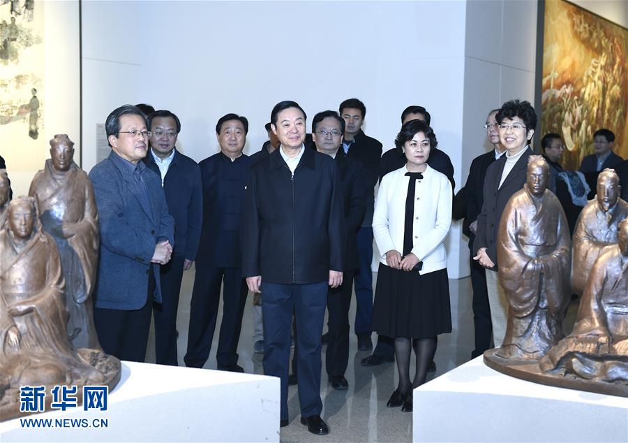 12月6日，中共中央政治局委員、中央書記處書記、中宣部部長劉奇葆在北京參觀中華文明歷史題材美術創(chuàng)作工程入選作品展覽。 新華社記者張領攝