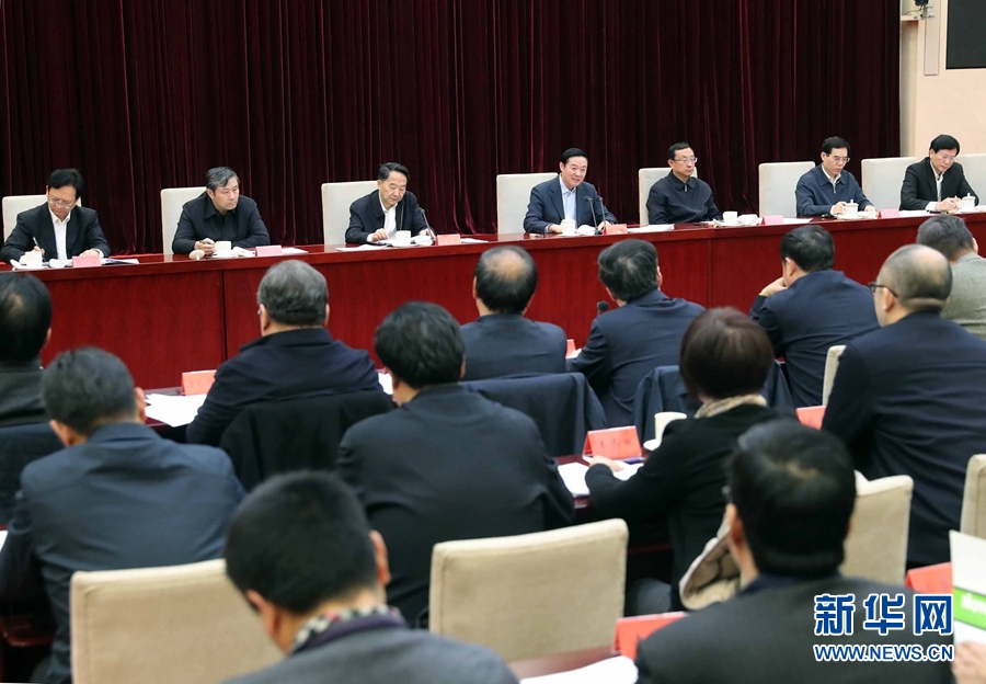 12月10日，中宣部在北京召開學(xué)習(xí)貫徹習(xí)近平總書記在中國文聯(lián)十大、中國作協(xié)九大開幕式上和會見中國記協(xié)第九屆理事會代表時重要講話精神座談會。中共中央政治局委員、中央書記處書記、中宣部部長劉奇葆出席會議并講話。新華社記者 劉衛(wèi)兵 攝 