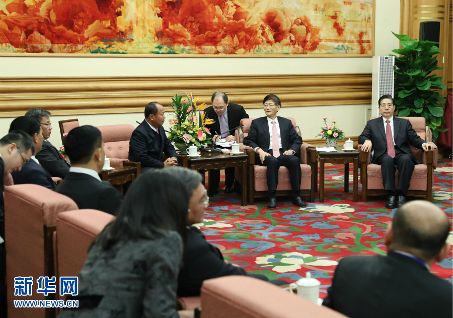 12月27日，中共中央政治局委員、中央政法委書(shū)記孟建柱在北京集體會(huì)見(jiàn)出席湄公河流域執(zhí)法安全合作機(jī)制成立五周年部長(zhǎng)級(jí)會(huì)議的各國(guó)代表團(tuán)團(tuán)長(zhǎng)。新華社記者 王曄 攝 
