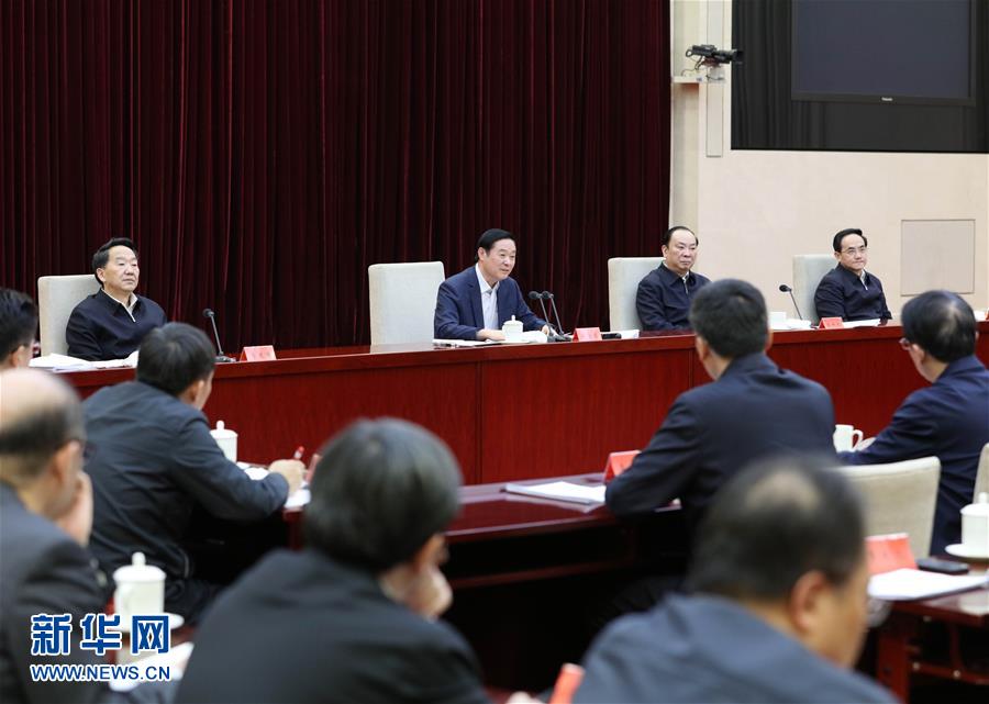  2月17日，在習(xí)近平總書記主持召開黨的新聞輿論工作座談會并發(fā)表重要講話一周年之際，中宣部在北京召開2017年新聞戰(zhàn)線“新春走基層”活動座談會。中共中央政治局委員、中央書記處書記、中宣部部長劉奇葆出席會議并講話。新華社記者 王曄 攝
