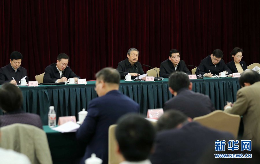 2月28日，國家新材料產(chǎn)業(yè)發(fā)展專家咨詢委員會成立大會在北京召開。中共中央政治局委員、國務(wù)院副總理、國家新材料產(chǎn)業(yè)發(fā)展領(lǐng)導(dǎo)小組組長馬凱出席會議并講話。新華社記者劉衛(wèi)兵攝 