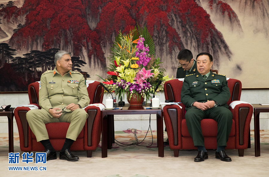 3月16日，中央軍委副主席范長龍會見來訪的巴基斯坦陸軍參謀長巴杰瓦。   新華社記者琚振華攝