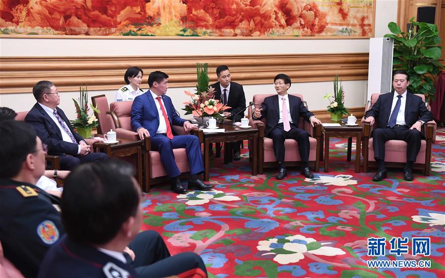 5月8日，中共中央政治局委員、中央政法委書記孟建柱在北京中南海會(huì)見蒙古國(guó)法律內(nèi)務(wù)部部長(zhǎng)賓巴朝格特。 新華社記者 張鐸 攝