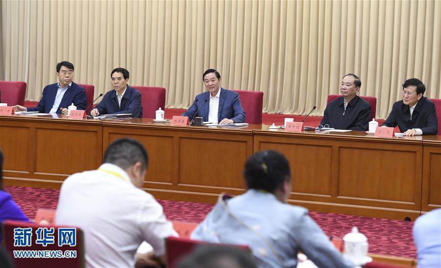 5月18日，中共中央政治局委員、中央書記處書記、中宣部部長(zhǎng)劉奇葆在北京出席紀(jì)念新華書店成立80周年座談會(huì)并講話。 新華社記者 張領(lǐng) 攝