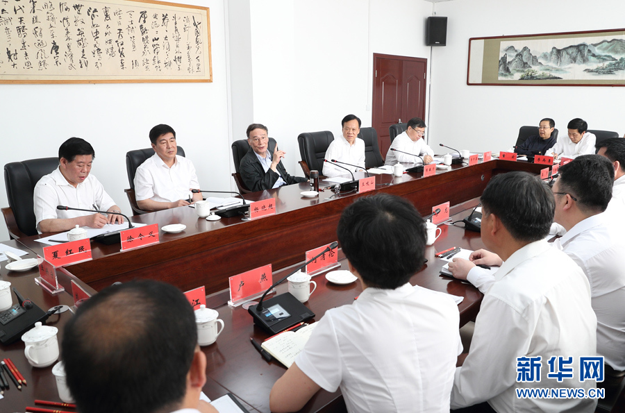 6月20日至22日，中共中央政治局常委、中央紀(jì)委書記王岐山在貴州省檢查紀(jì)檢監(jiān)察工作。這是6月21日，王岐山在修文縣委紀(jì)委座談會(huì)上講話。新華社記者 王曄 攝