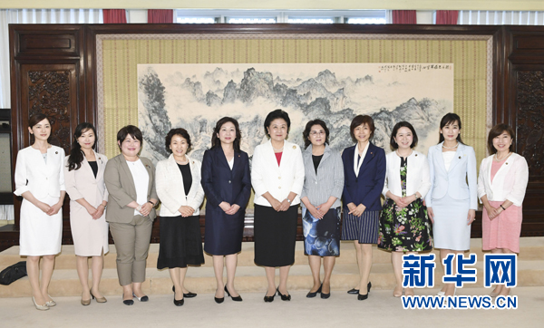 　　7月12日，國務(wù)院副總理劉延?xùn)|在北京會(huì)見以日本自民黨前總務(wù)會(huì)長野田圣子為首的日本執(zhí)政黨女國會(huì)議員代表團(tuán)一行。 新華社記者 高潔 攝