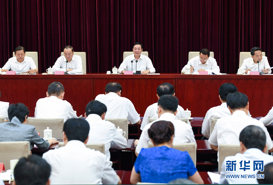 7月28日，中宣部在北京召開(kāi)全國(guó)宣傳部長(zhǎng)專(zhuān)題工作會(huì)議，學(xué)習(xí)貫徹習(xí)近平總書(shū)記在省部級(jí)主要領(lǐng)導(dǎo)干部專(zhuān)題研討班上的重要講話(huà)精神。中共中央政治局委員、中央書(shū)記處書(shū)記、中宣部部長(zhǎng)劉奇葆出席會(huì)議并講話(huà)。新華社記者張領(lǐng)攝