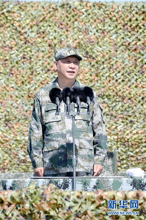 7月30日上午，慶祝中國人民解放軍建軍90周年閱兵在朱日和聯(lián)合訓(xùn)練基地隆重舉行。中共中央總書記、國家主席、中央軍委主席習(xí)近平檢閱部隊(duì)并發(fā)表重要講話。新華社記者 蘭紅光攝