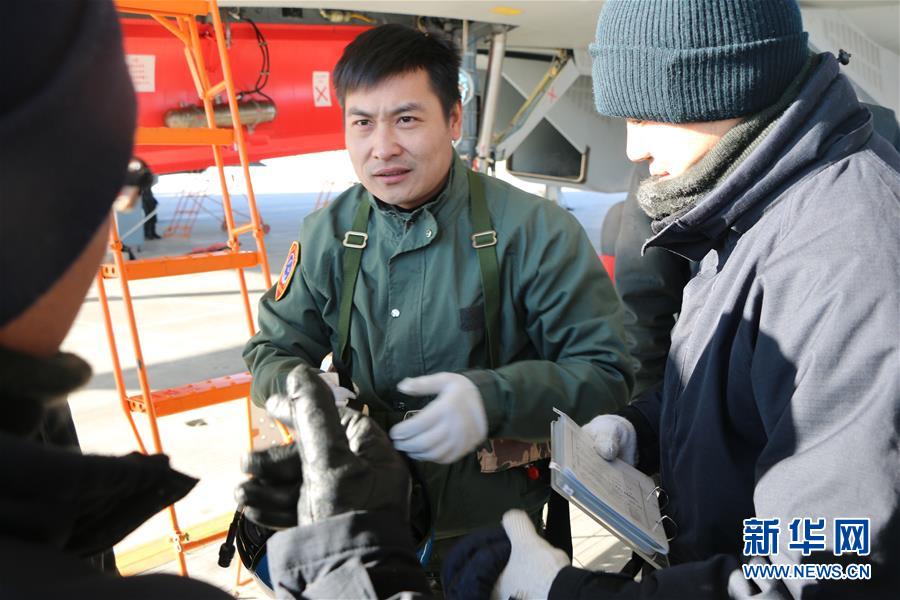 （建軍90周年·英雄·圖文互動）（2）聽，渤海灣有風吹過來——追記海軍某艦載航空兵部隊一級飛行員張超