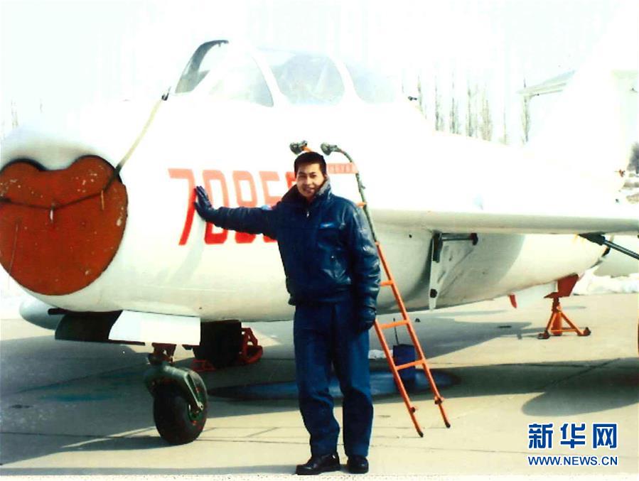 （建軍90周年·英雄·圖文互動）（3）聽，渤海灣有風吹過來——追記海軍某艦載航空兵部隊一級飛行員張超