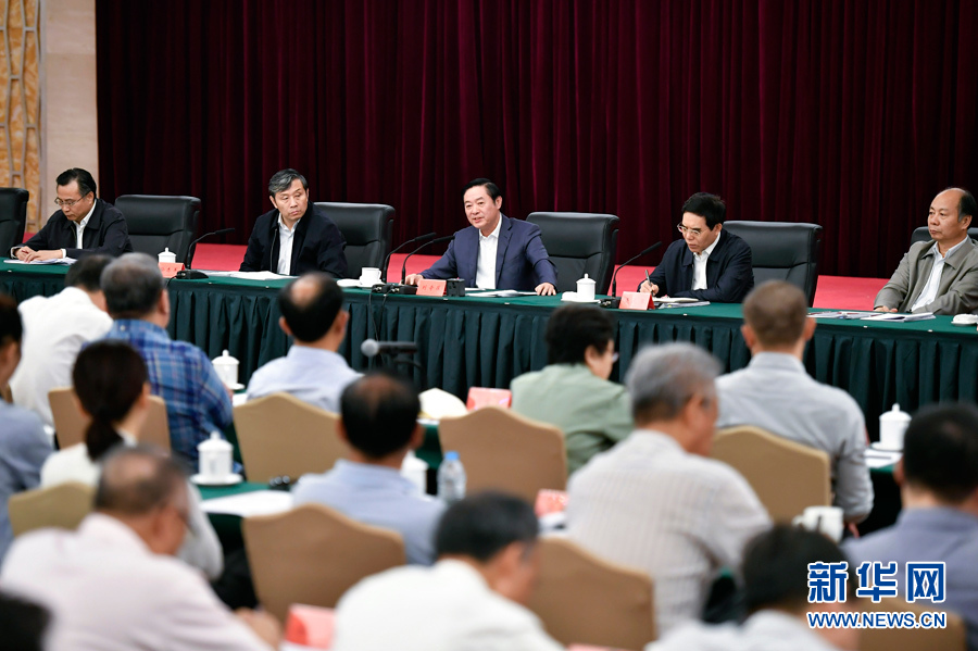 9月7日，中共中央政治局委員、中央書記處書記、中宣部部長劉奇葆在北京出席全國電視劇工作座談會(huì)并講話。 新華社記者 燕雁 攝

