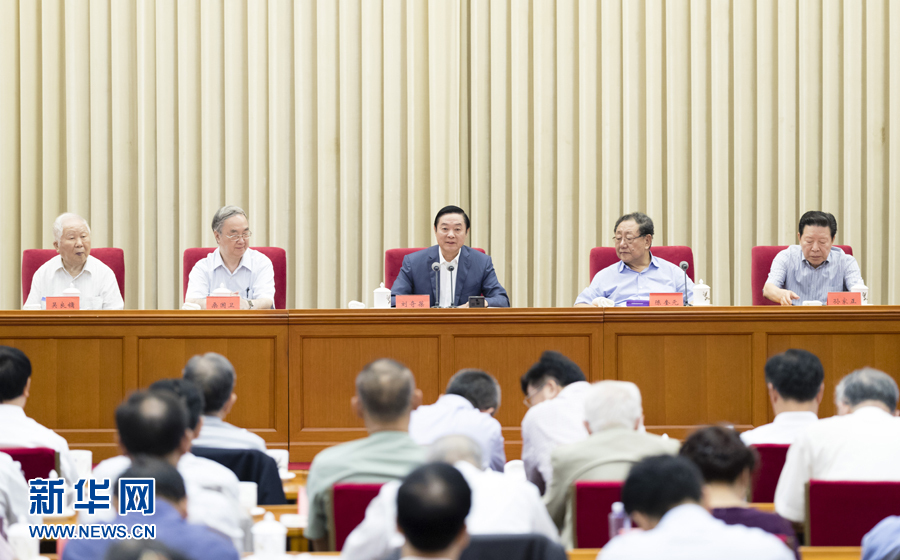 9月8日，中共中央政治局委員、中央書(shū)記處書(shū)記、中宣部部長(zhǎng)劉奇葆在北京出席中國(guó)大百科全書(shū)第三版總編輯委員會(huì)成立大會(huì)并講話(huà)。 新華社記者丁海濤 攝