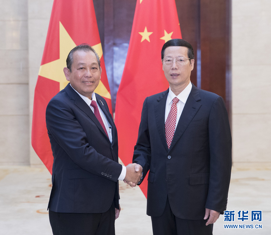  9月11日，中共中央政治局常委、國務(wù)院副總理張高麗在廣西南寧會見前來出席第十四屆中國－東盟博覽會和中國－東盟商務(wù)與投資峰會的越南常務(wù)副總理張和平。新華社記者王曄攝