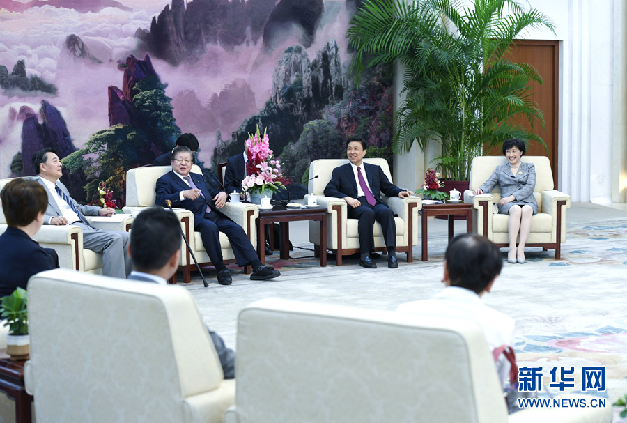 9月20日，國家副主席李源潮在北京會見由黨的最高顧問、前眾議長橫路孝弘率領(lǐng)的日本民進黨政治家代表團。 新華社記者 張領(lǐng) 攝 