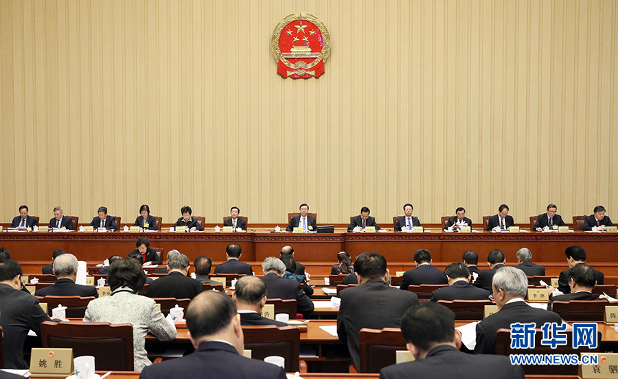 12月23日，十二屆全國人大常委會第三十一次會議在北京人民大會堂舉行第二次全體會議。張德江委員長出席。 新華社記者劉衛(wèi)兵攝