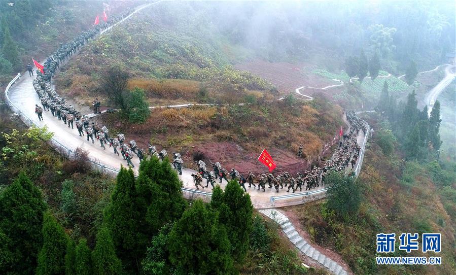 （新華全媒頭條·圖文互動(dòng)）（13）備戰(zhàn)踏上新起點(diǎn)，練兵展現(xiàn)新氣象——2018中國(guó)軍隊(duì)新年開(kāi)訓(xùn)全景大掃描
