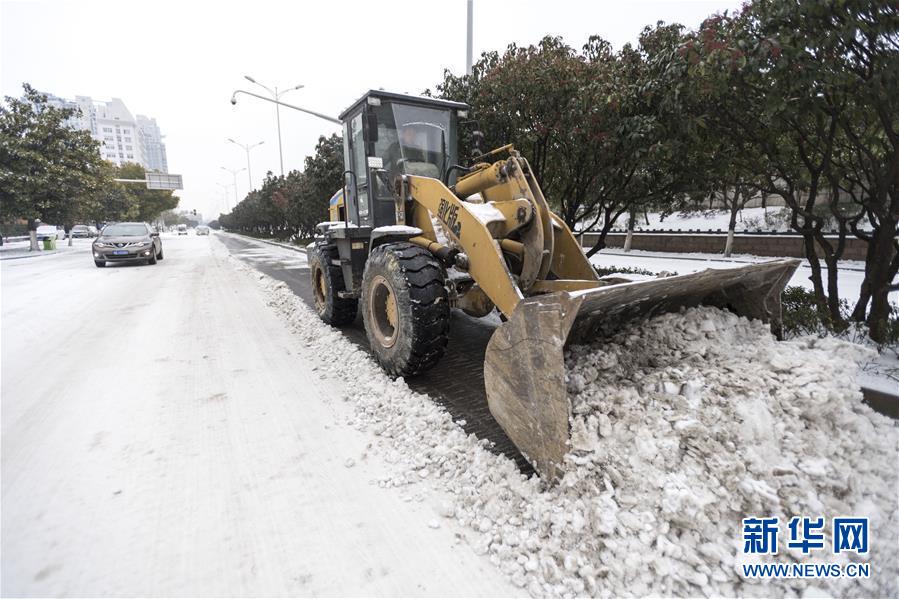 （新華全媒頭條）（9）雨雪冰凍中，他們奮力前行——基層黨員干群抗擊冰雪災(zāi)害紀(jì)實(shí)