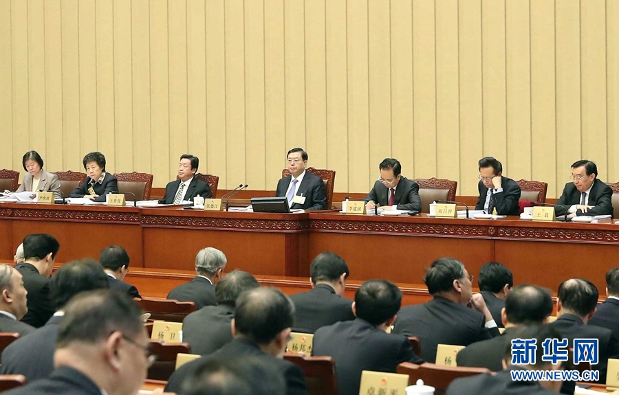 2月23日，十二屆全國人大常委會(huì)第三十三次會(huì)議在北京人民大會(huì)堂開幕。張德江委員長主持會(huì)議。 新華社記者　劉衛(wèi)兵　攝