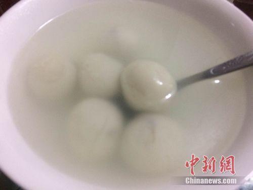 資料圖：湯圓煮制后，表面比元宵光滑，湯水相對清澈。 <a target='_blank'  ><p  align=