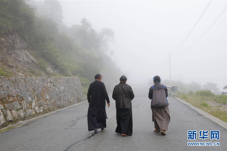 （圖文互動）（10）特寫：“八一”禮物，飛向云端哨所