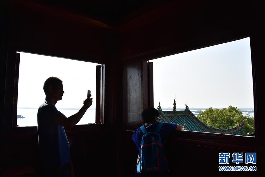 （大江奔流——來自長江經(jīng)濟(jì)帶的報(bào)道·圖文互動(dòng)）（1）登岳陽樓，又見“浩浩湯湯”
