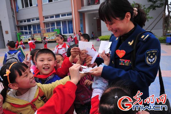 【我和軍隊(duì)的不解之緣】“先是軍人，才是媽媽”