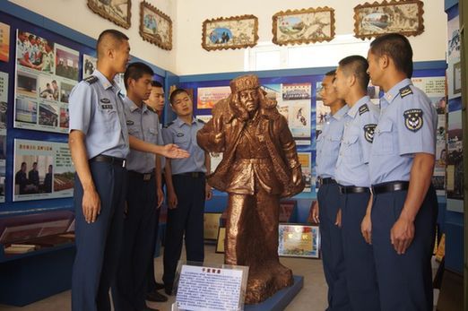 【網(wǎng)絡媒體國防行】軍中小能手！漠河雷達站里，別樣軍旅文化生活讓人“驚艷”