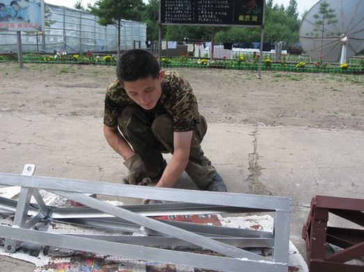 【網(wǎng)絡媒體國防行】軍中小能手！漠河雷達站里，別樣軍旅文化生活讓人“驚艷”