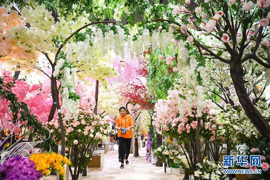 （新華全媒頭條·圖文互動(dòng)）（7）從廣交會(huì)到進(jìn)博會(huì)——中國(guó)對(duì)外開放再譜新樂(lè)章