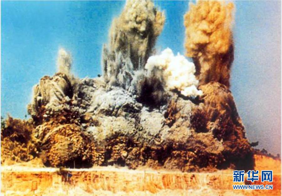 （新華全媒頭條·圖文互動(dòng)）（1）關(guān)鍵抉擇，必由之路——獻(xiàn)給中國(guó)改革開放40周年