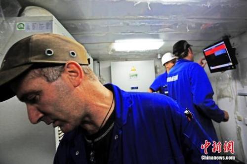中國造船廠里的外籍員工。 李風(fēng) 攝