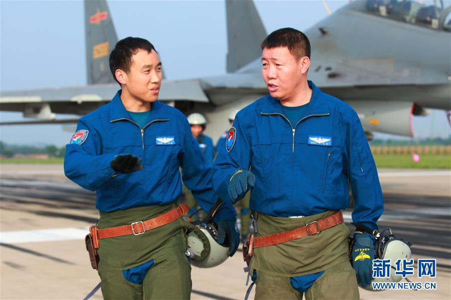 （新華全媒頭條·圖文互動）（3）戰(zhàn)鷹，為祖國奮飛——記空軍航空兵某旅旅長、特級飛行員郝井文