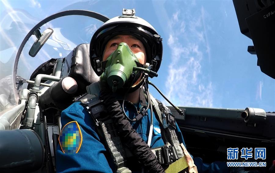 （新華全媒頭條·圖文互動）（6）戰(zhàn)鷹，為祖國奮飛——記空軍航空兵某旅旅長、特級飛行員郝井文