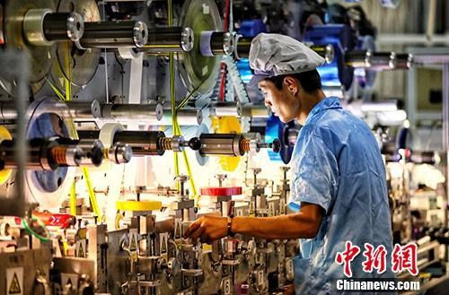 圖為江蘇鹽城一家企業(yè)內的生產(chǎn)景象。<a target='_blank' ><p  align=