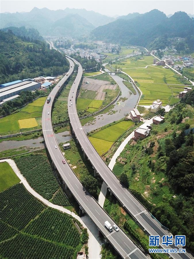 （兩會前夕看落實(shí)·圖文互動(dòng)）（3）決戰(zhàn)脫貧攻堅(jiān) 奮力后發(fā)趕超——貴州落實(shí)習(xí)近平總書記全國兩會重要講話精神紀(jì)實(shí)