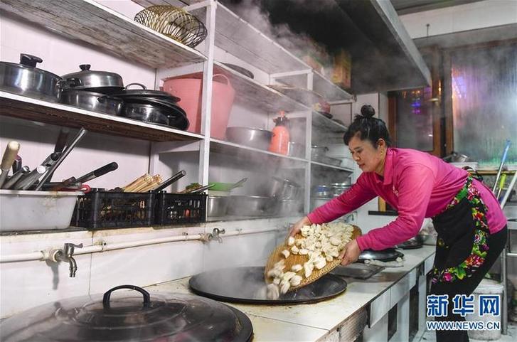 （在習(xí)近平新時(shí)代中國(guó)特色社會(huì)主義思想指引下——新時(shí)代新作為新篇章·圖文互動(dòng)）（6）三年，從無名小屯到聲名遠(yuǎn)播——這個(gè)“雪鄉(xiāng)”是如何做到的？