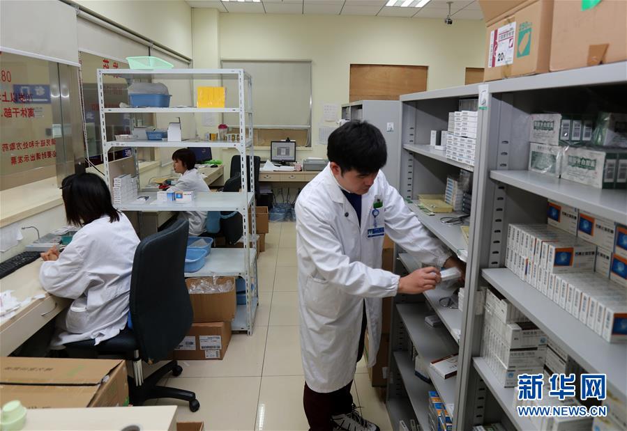 （新華全媒頭條·圖文互動）（1）一粒藥片牽動萬人心，藥品集中采購給你我省了多少？